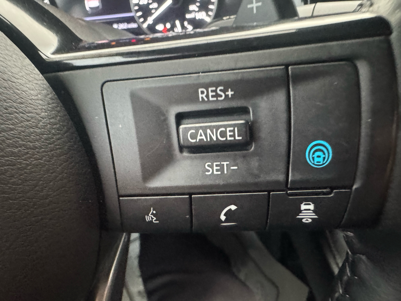 Nissan Pathfinder SL 4WD 2023