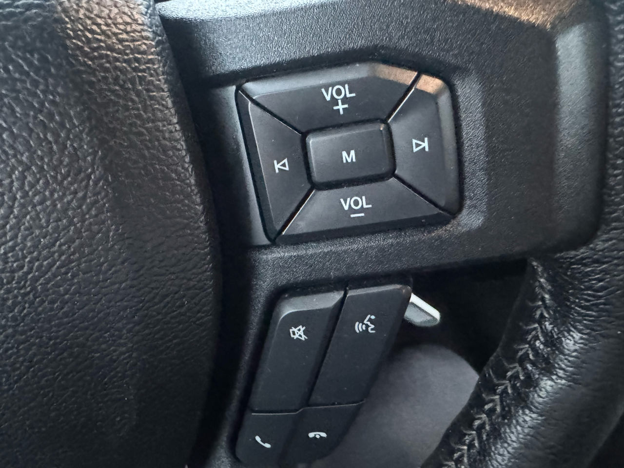 Ford F-150 XLT SuperCrew Short Bed 2WD 2016