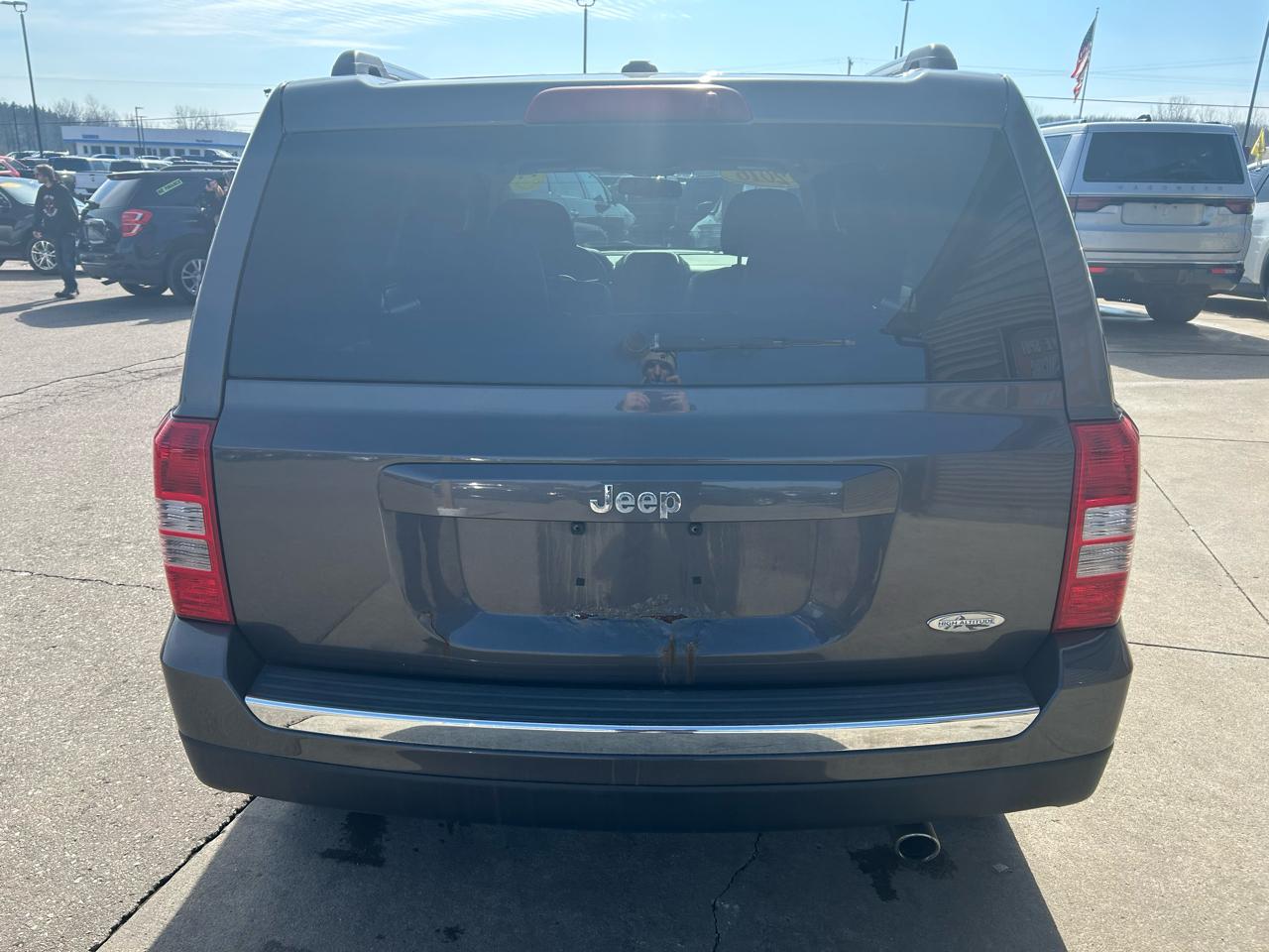 Jeep Patriot Latitude 2WD 2016