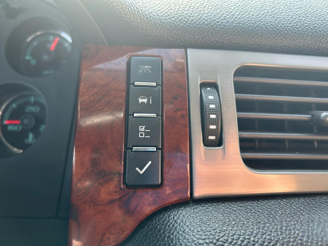 Chevrolet Avalanche LT 4WD 2010