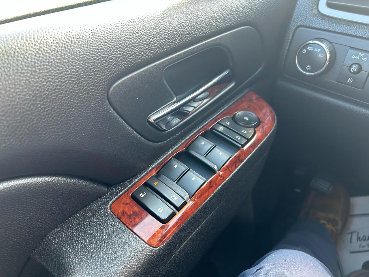 Chevrolet Avalanche LT 4WD 2010