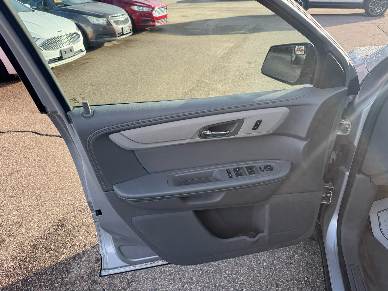 Chevrolet Traverse LS FWD w/PDC 2015