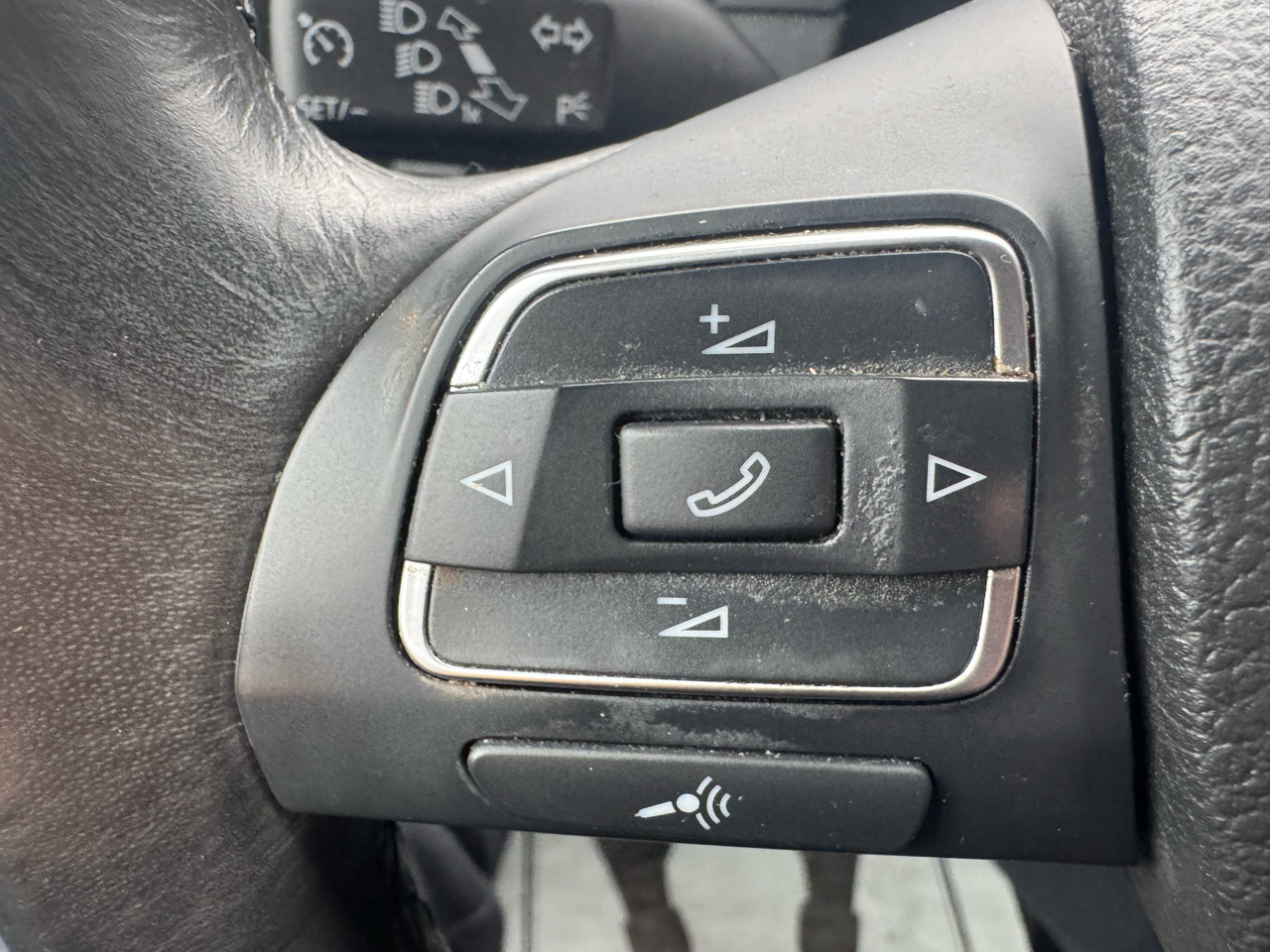 Volkswagen Tiguan S 2012