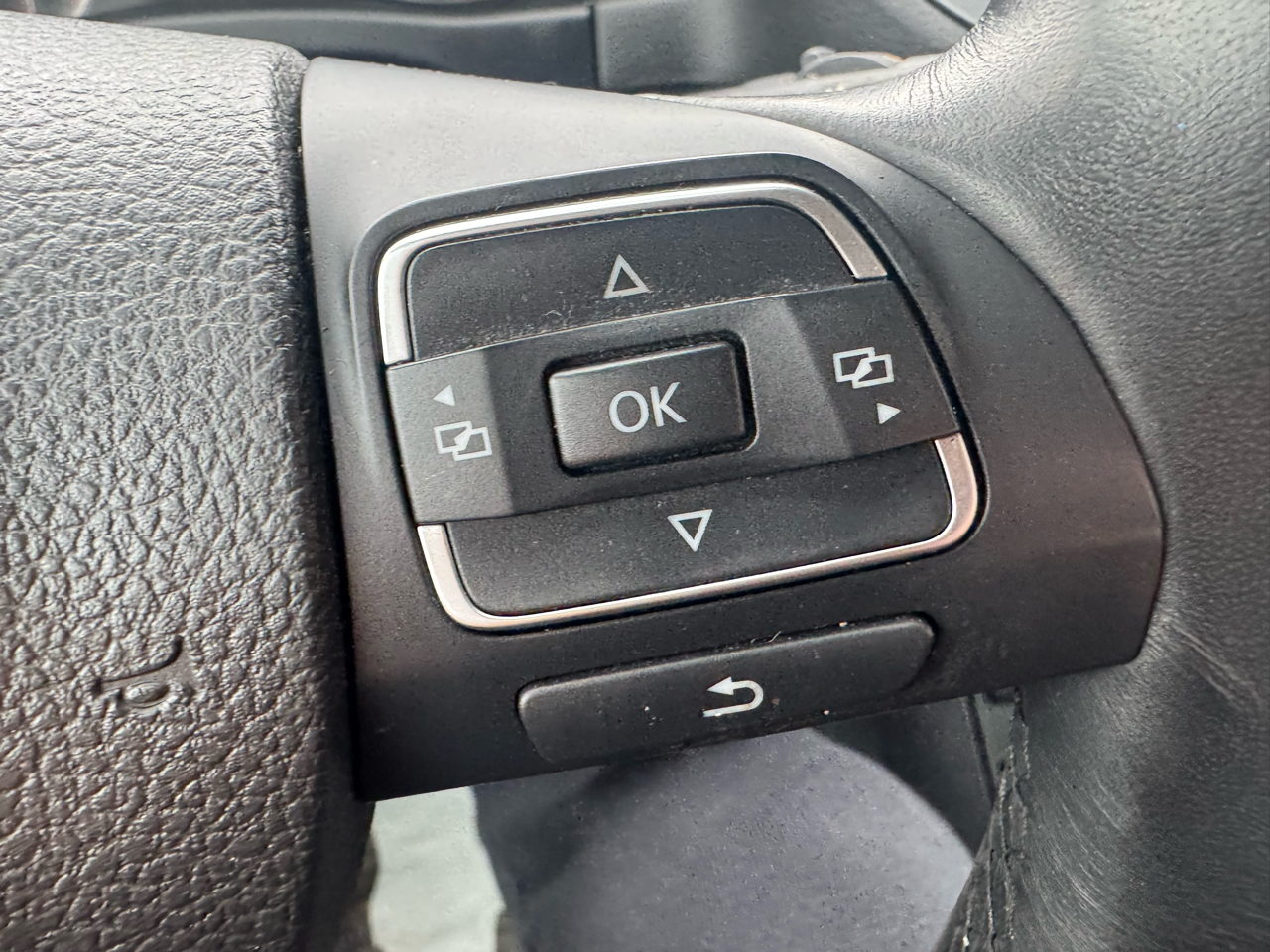 Volkswagen Tiguan S 2012