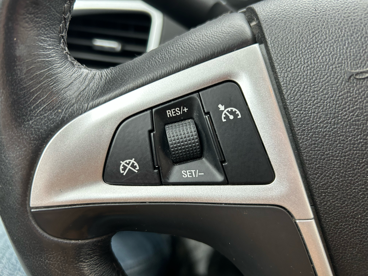 Chevrolet Equinox 1LT 2WD 2011