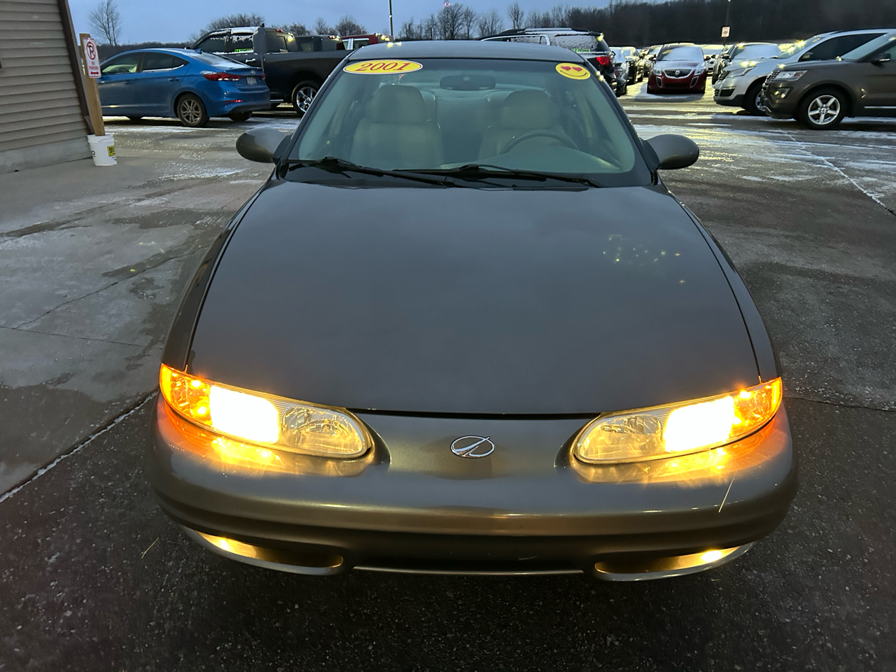 Oldsmobile Alero GLS Sedan 2001