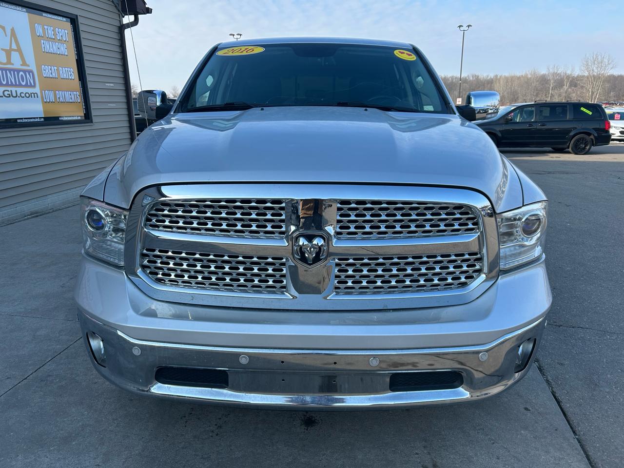 RAM 1500 Laramie Crew Cab SWB 4WD 2016