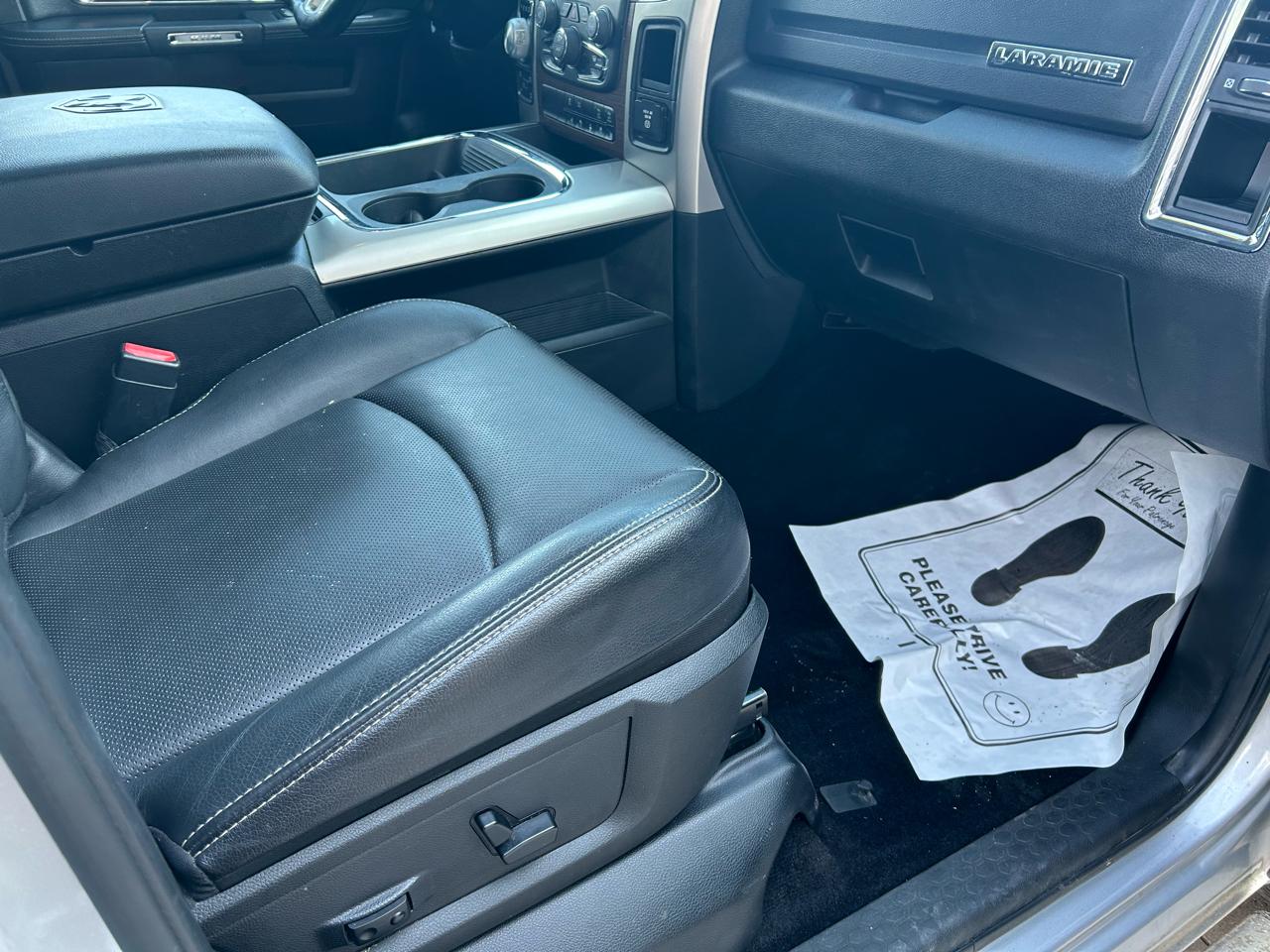 RAM 1500 Laramie Crew Cab SWB 4WD 2016