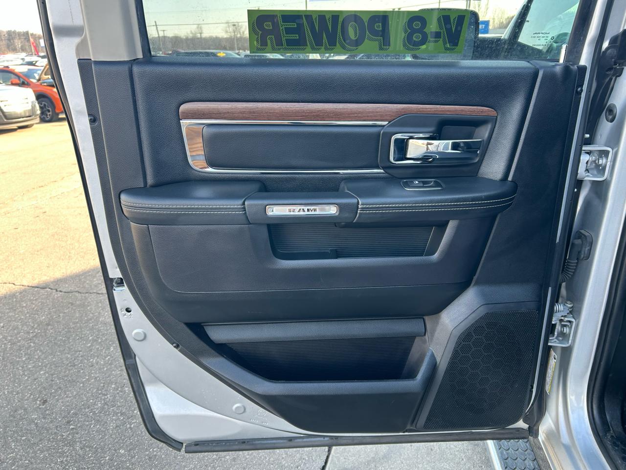 RAM 1500 Laramie Crew Cab SWB 4WD 2016