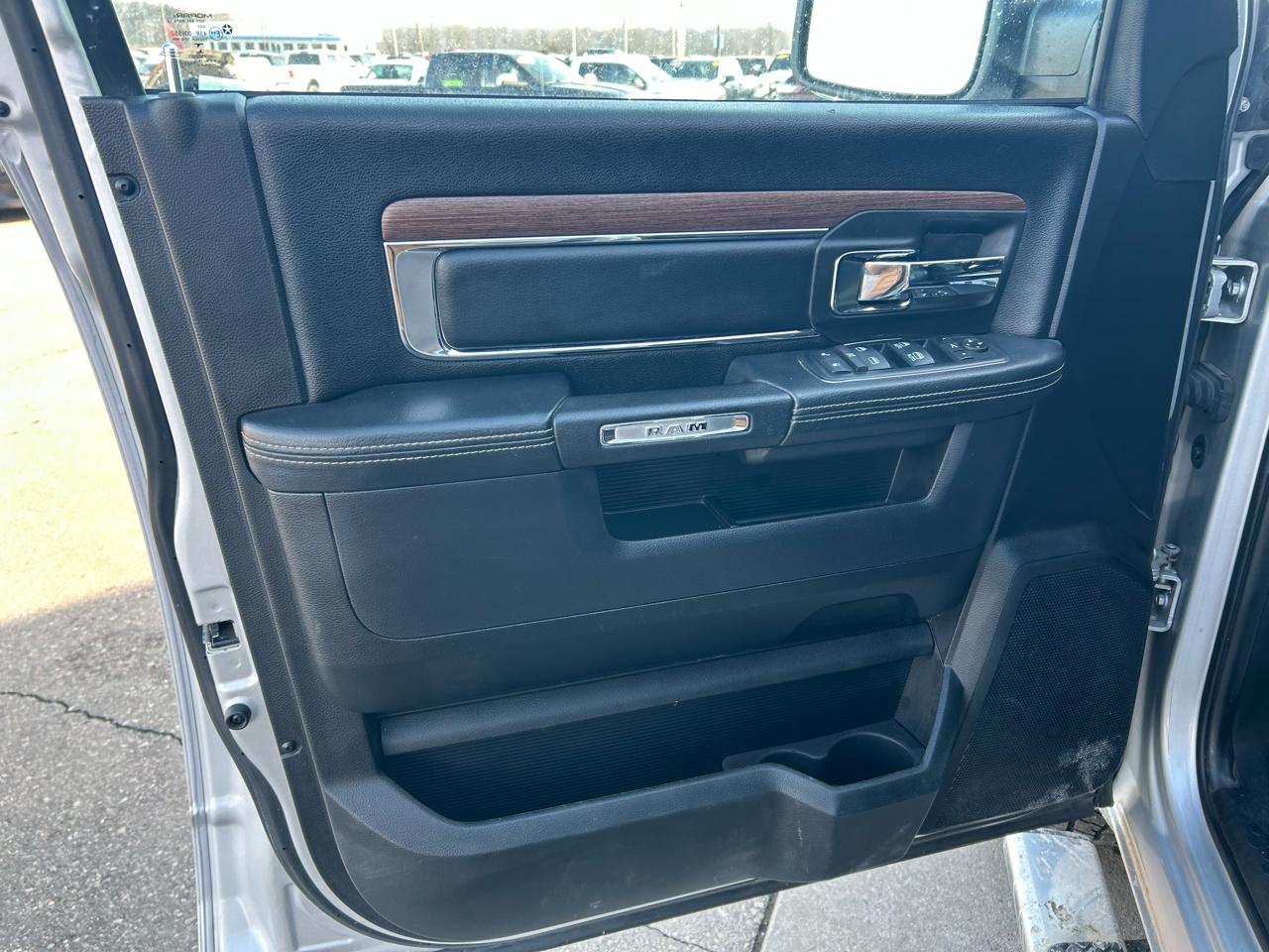 RAM 1500 Laramie Crew Cab SWB 4WD 2016