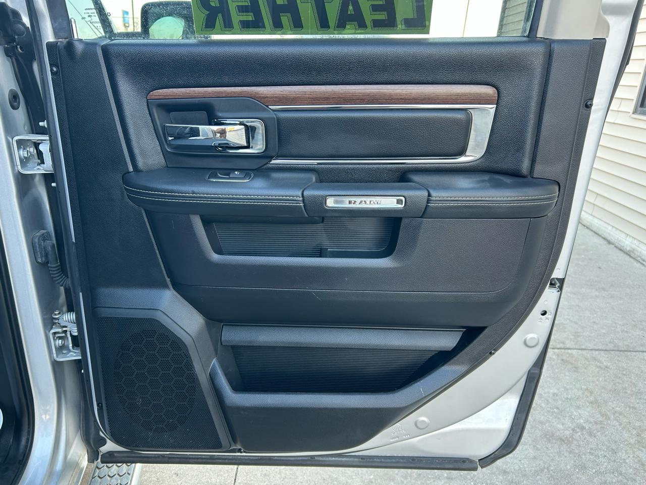 RAM 1500 Laramie Crew Cab SWB 4WD 2016