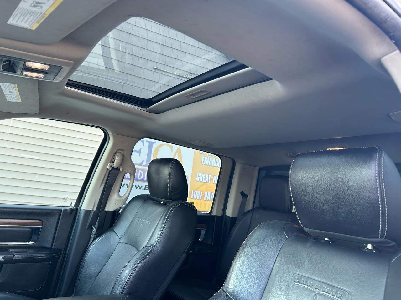 RAM 1500 Laramie Crew Cab SWB 4WD 2016