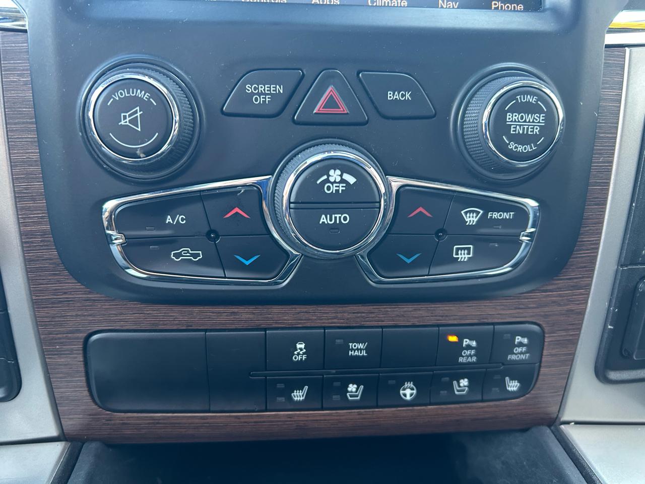 RAM 1500 Laramie Crew Cab SWB 4WD 2016