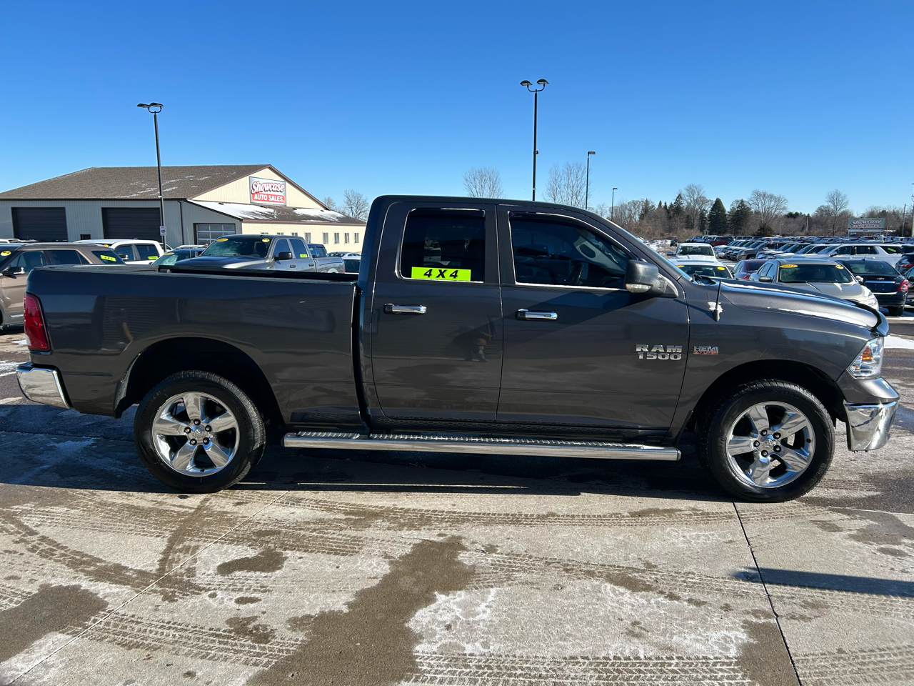 RAM 1500 SLT Quad Cab 4WD 2017