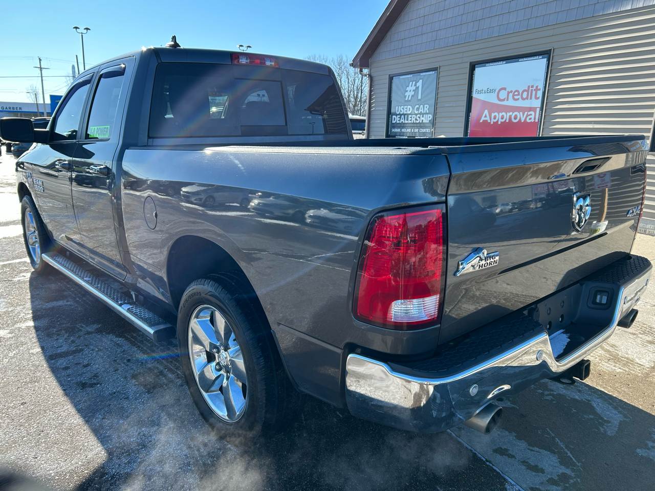 RAM 1500 SLT Quad Cab 4WD 2017
