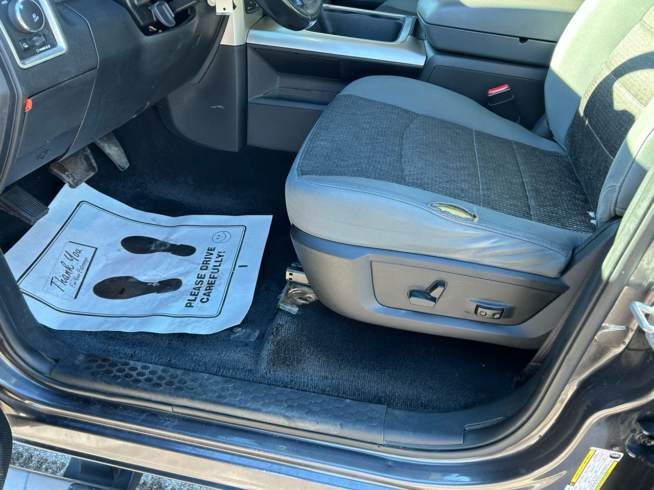 RAM 1500 SLT Quad Cab 4WD 2017