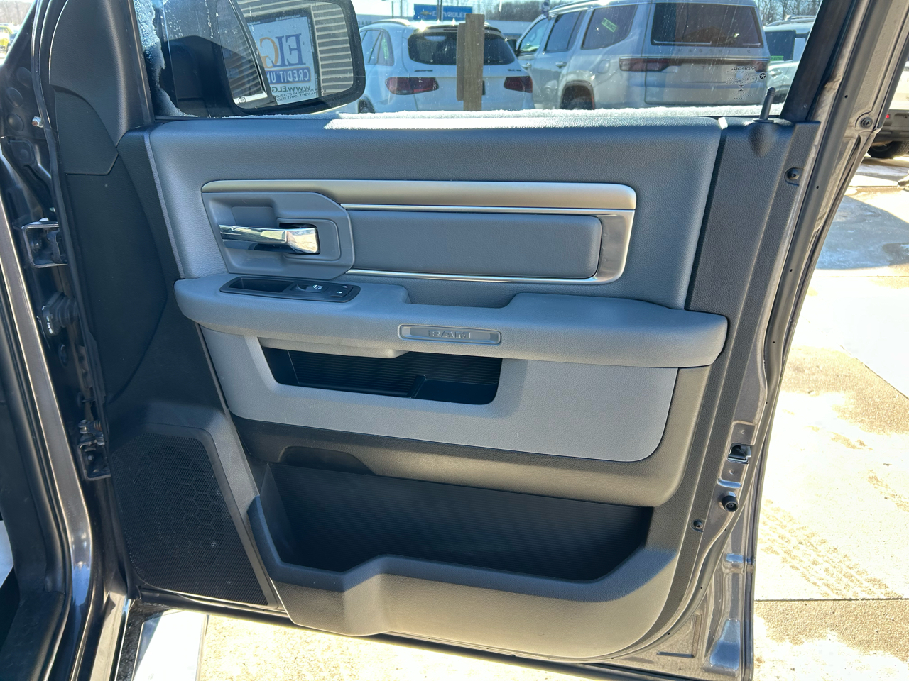 RAM 1500 SLT Quad Cab 4WD 2017