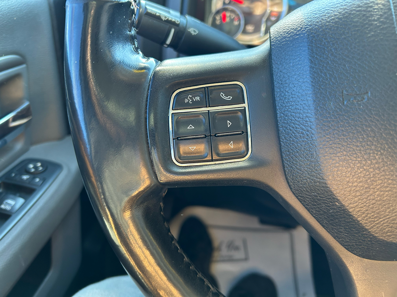 RAM 1500 SLT Quad Cab 4WD 2017