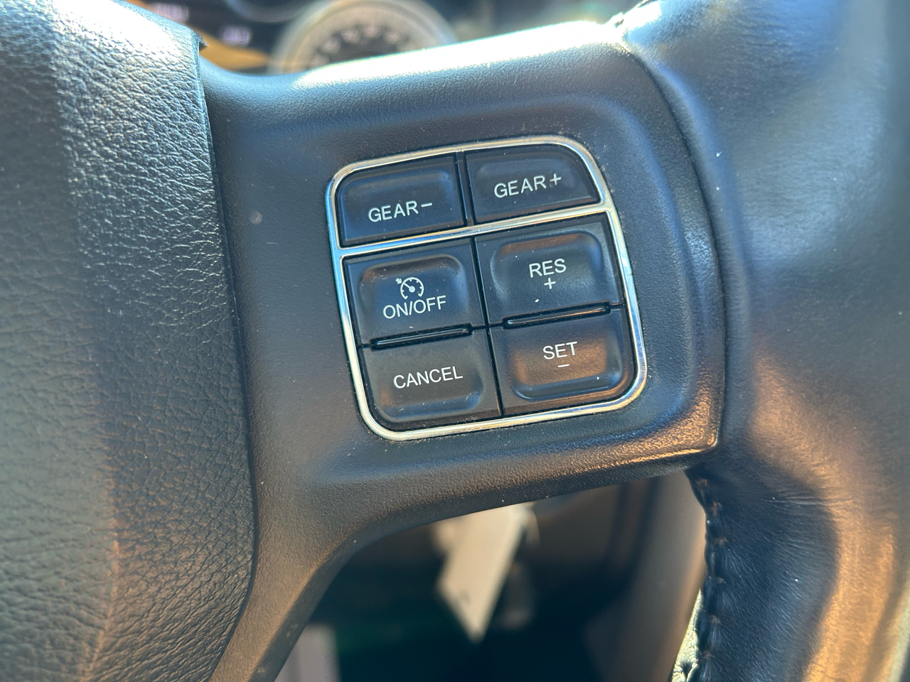 RAM 1500 SLT Quad Cab 4WD 2017