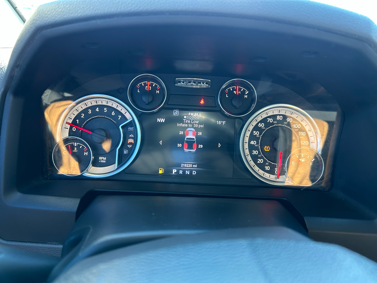 RAM 1500 SLT Quad Cab 4WD 2017