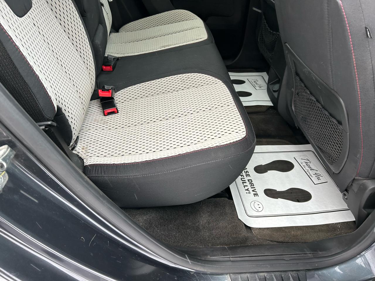 Chevrolet Equinox LS 2WD 2011