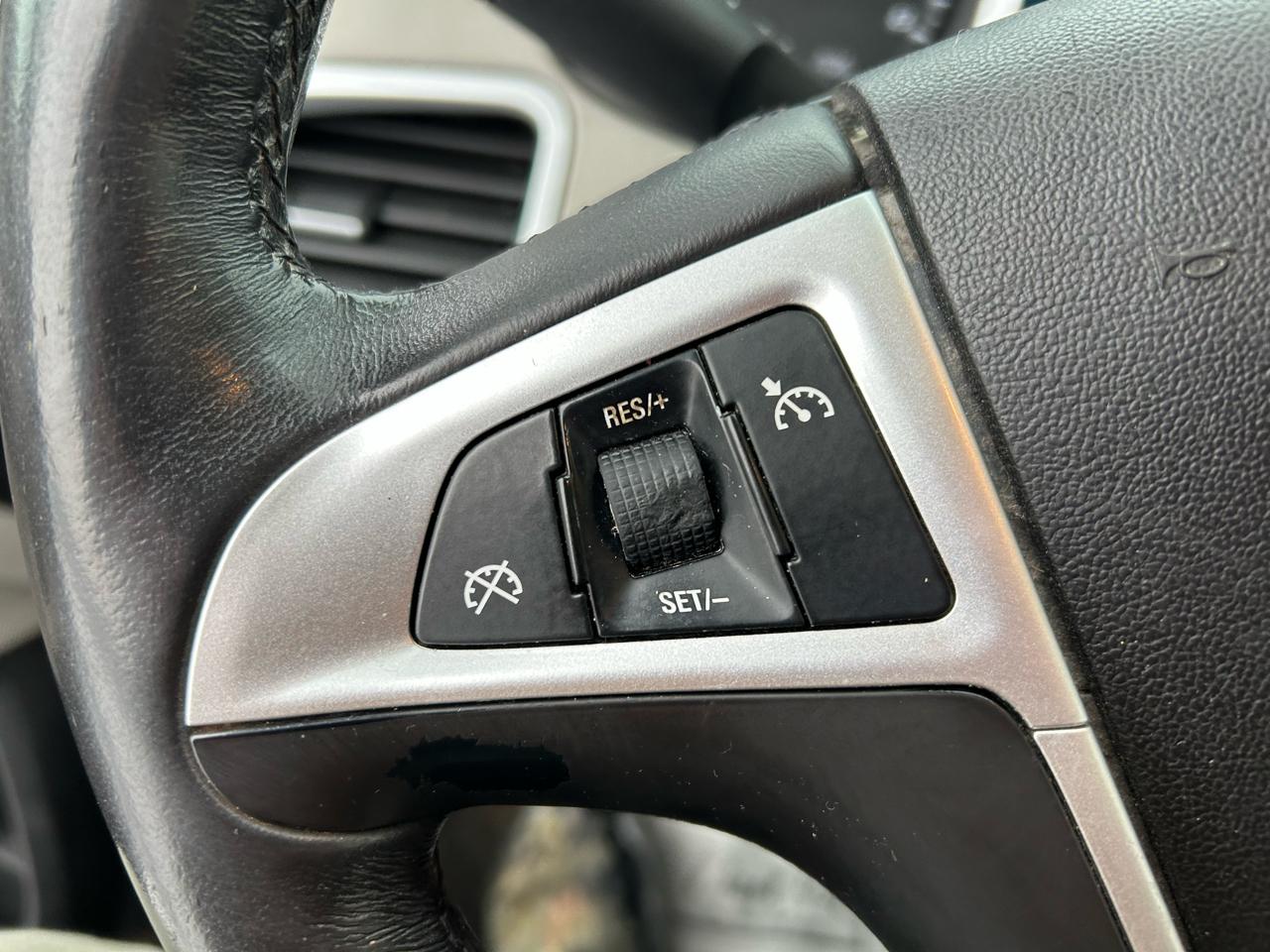 Chevrolet Equinox LS 2WD 2011