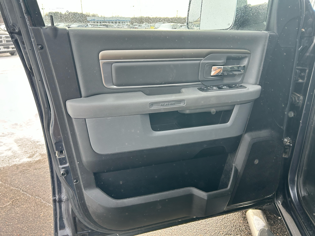 RAM 1500 SLT Crew Cab SWB 4WD 2013