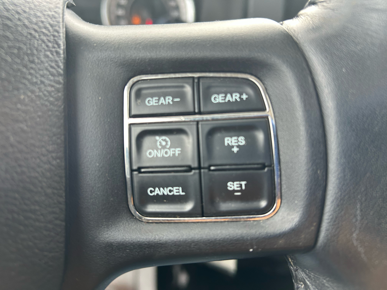 RAM 1500 SLT Crew Cab SWB 4WD 2013