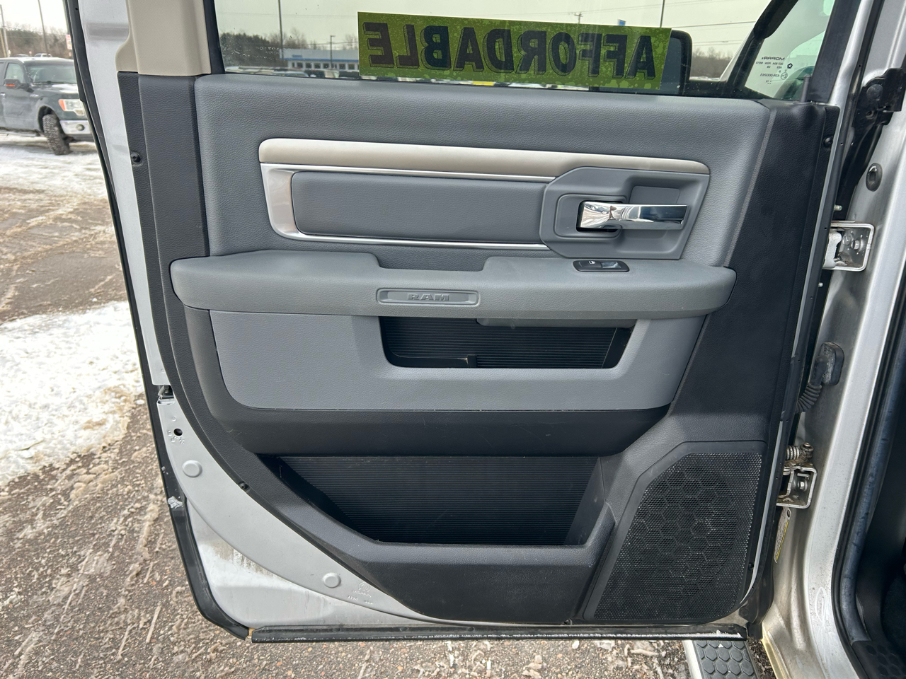 RAM 1500 SLT Crew Cab SWB 4WD 2013