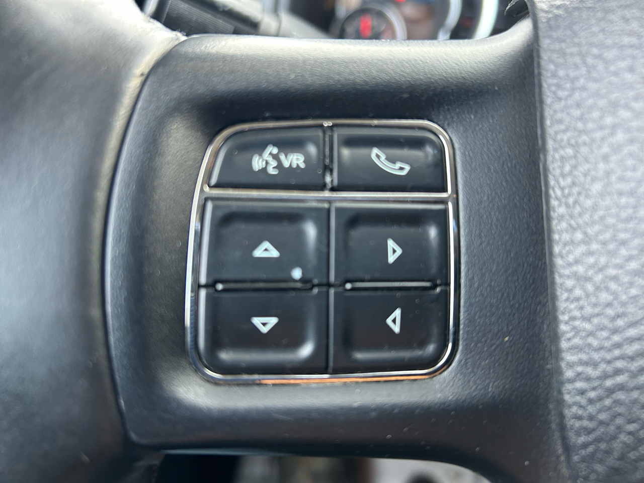 RAM 1500 SLT Crew Cab SWB 4WD 2013