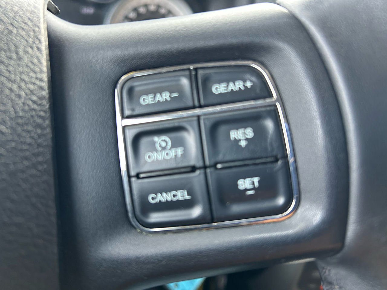 RAM 1500 SLT Crew Cab SWB 4WD 2013