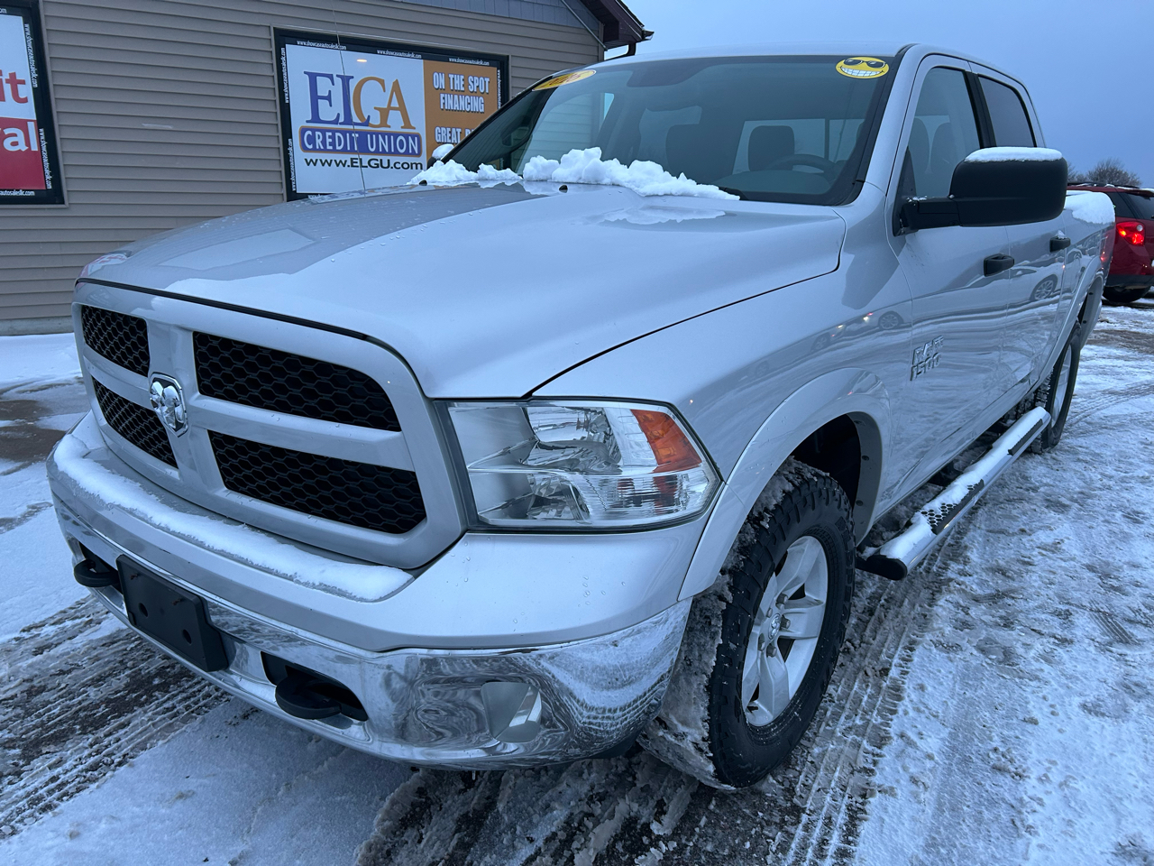 RAM 1500 SLT Crew Cab SWB 4WD 2016