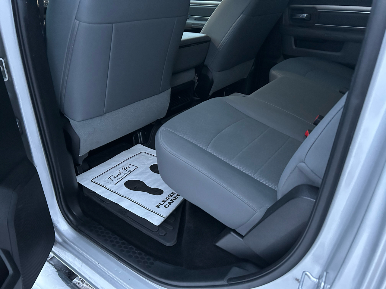 RAM 1500 SLT Crew Cab SWB 4WD 2016