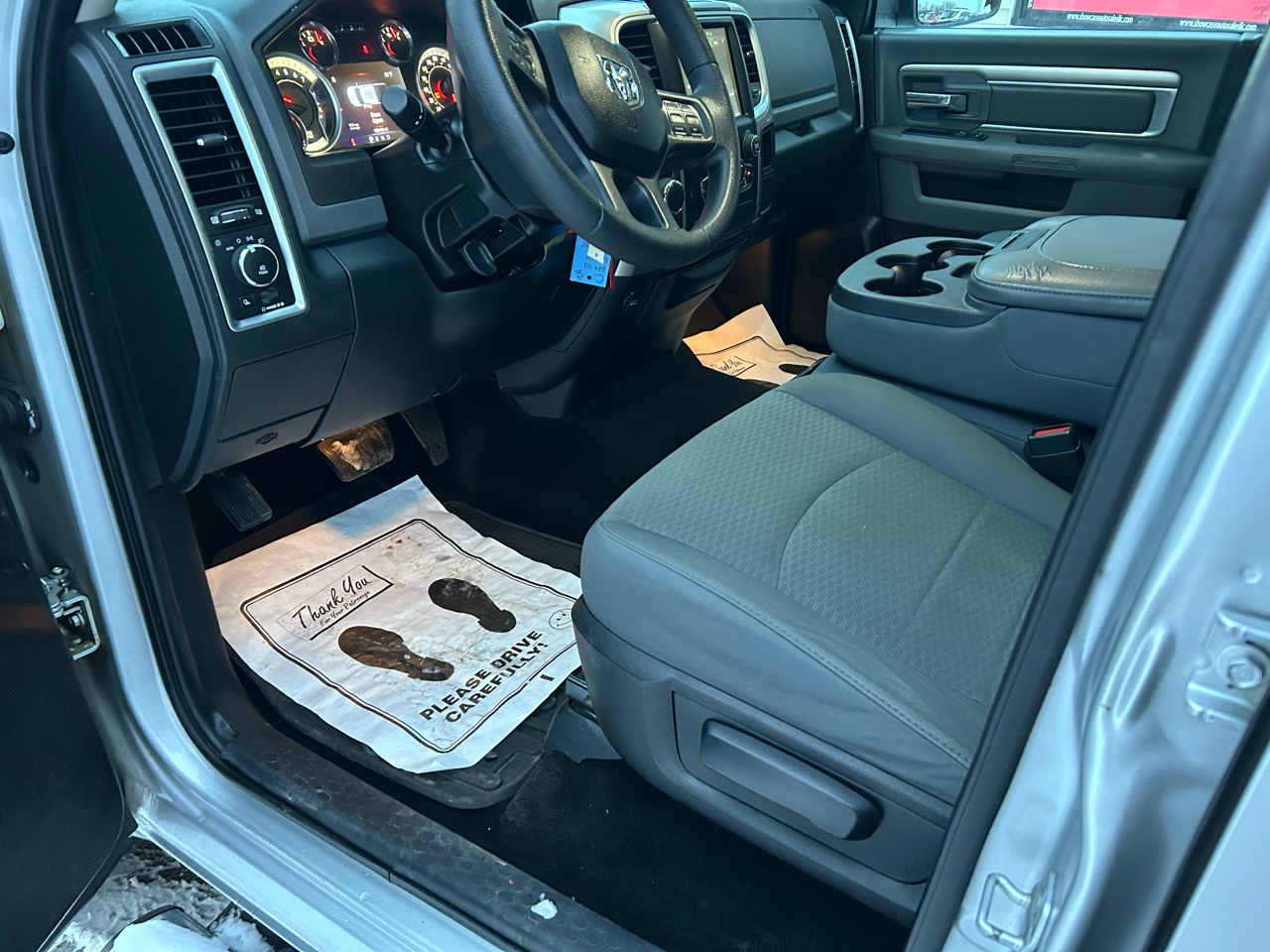 RAM 1500 SLT Crew Cab SWB 4WD 2016