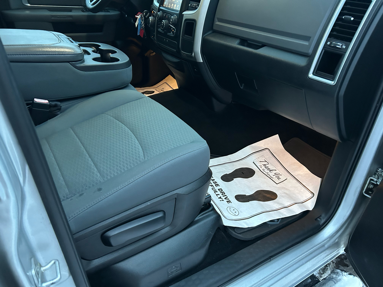 RAM 1500 SLT Crew Cab SWB 4WD 2016