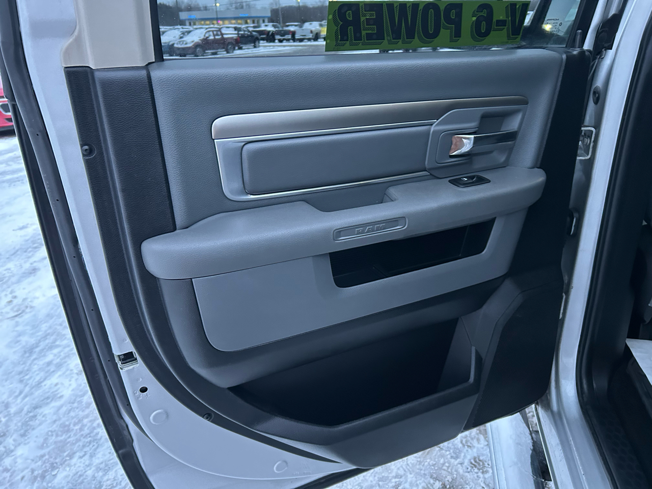 RAM 1500 SLT Crew Cab SWB 4WD 2016