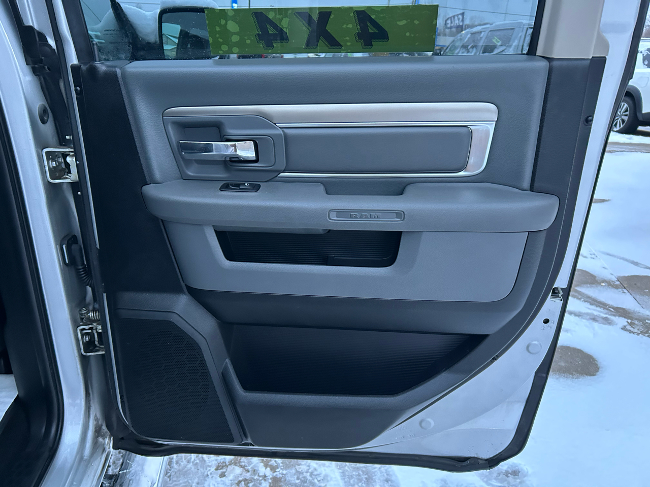 RAM 1500 SLT Crew Cab SWB 4WD 2016