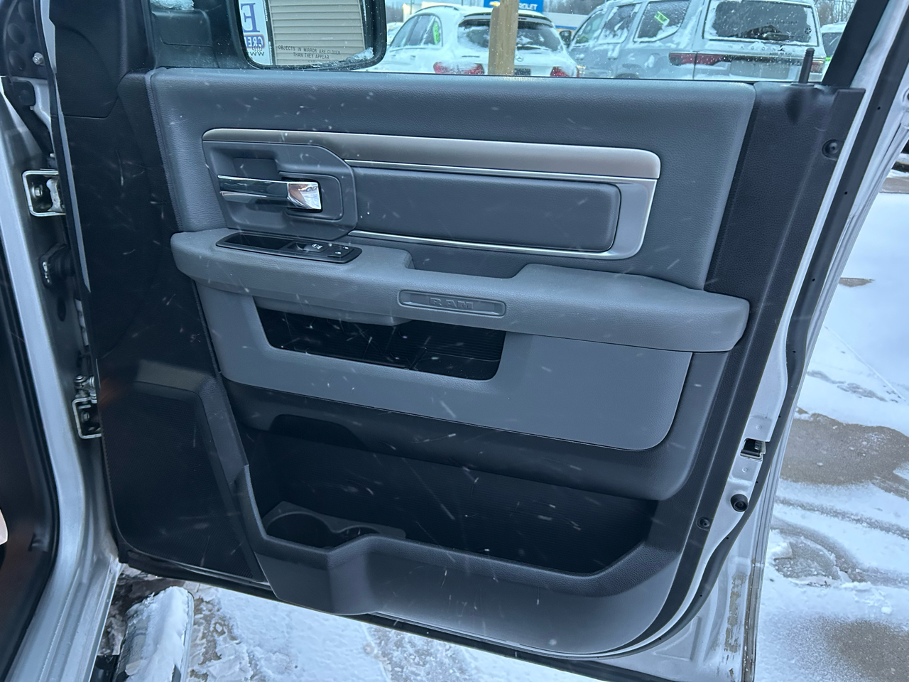 RAM 1500 SLT Crew Cab SWB 4WD 2016