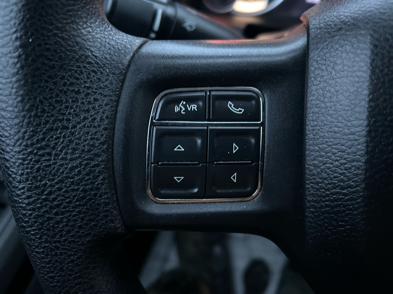 RAM 1500 SLT Crew Cab SWB 4WD 2016