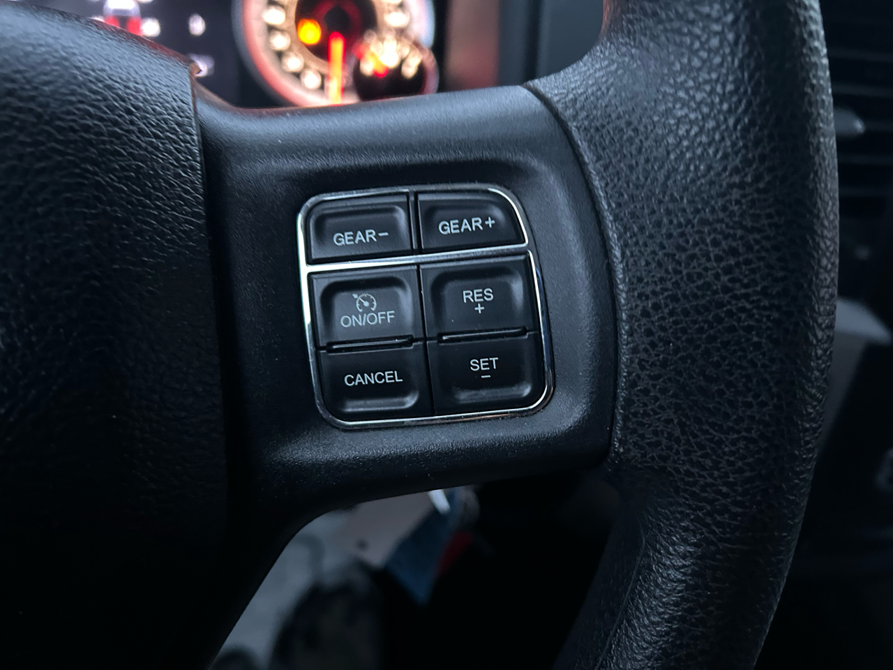 RAM 1500 SLT Crew Cab SWB 4WD 2016