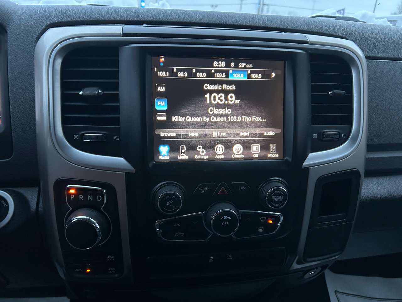 RAM 1500 SLT Crew Cab SWB 4WD 2016