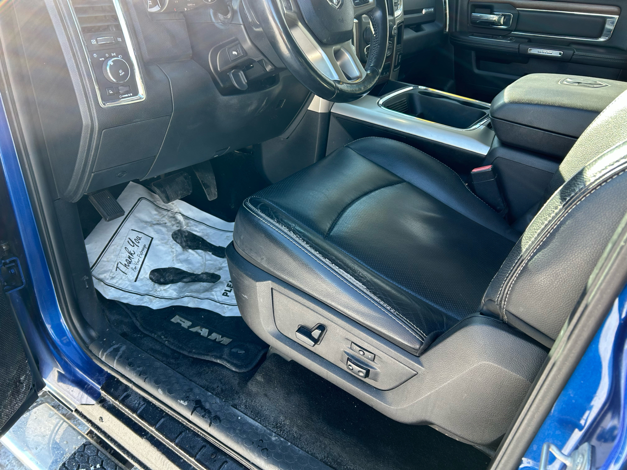 RAM 1500 Laramie Crew Cab SWB 4WD 2015