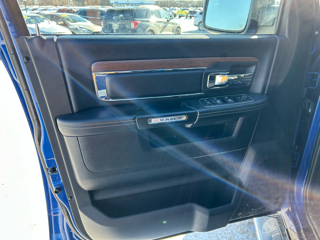 RAM 1500 Laramie Crew Cab SWB 4WD 2015