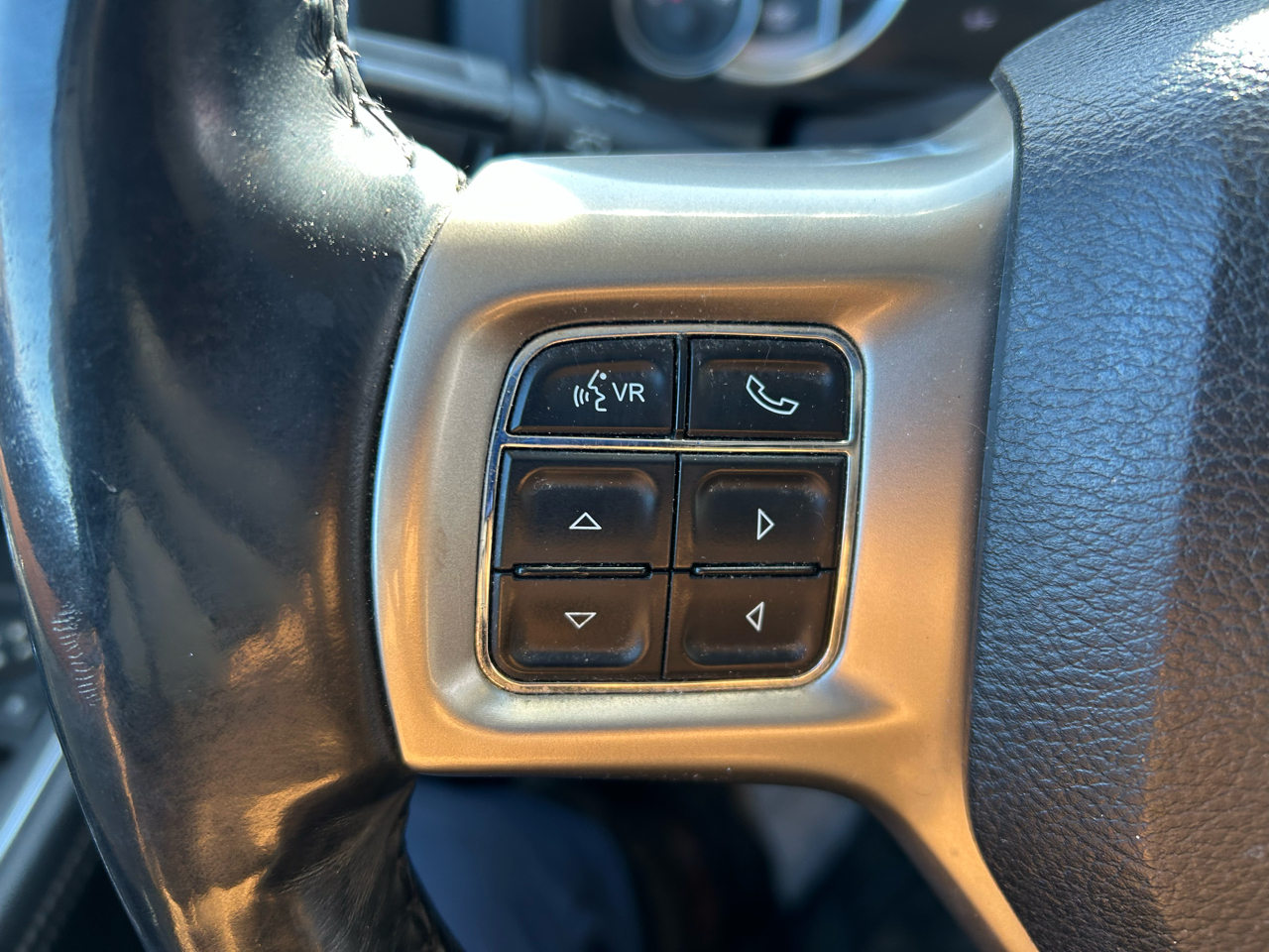 RAM 1500 Laramie Crew Cab SWB 4WD 2015