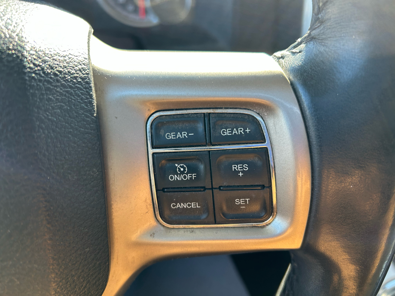 RAM 1500 Laramie Crew Cab SWB 4WD 2015