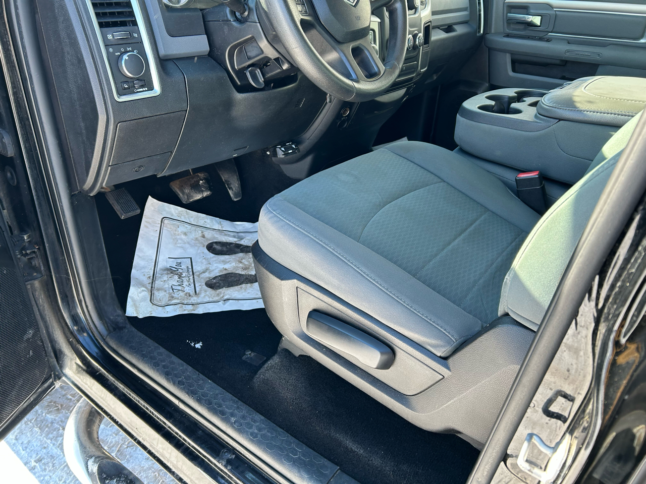 RAM 1500 SLT Quad Cab 4WD 2014