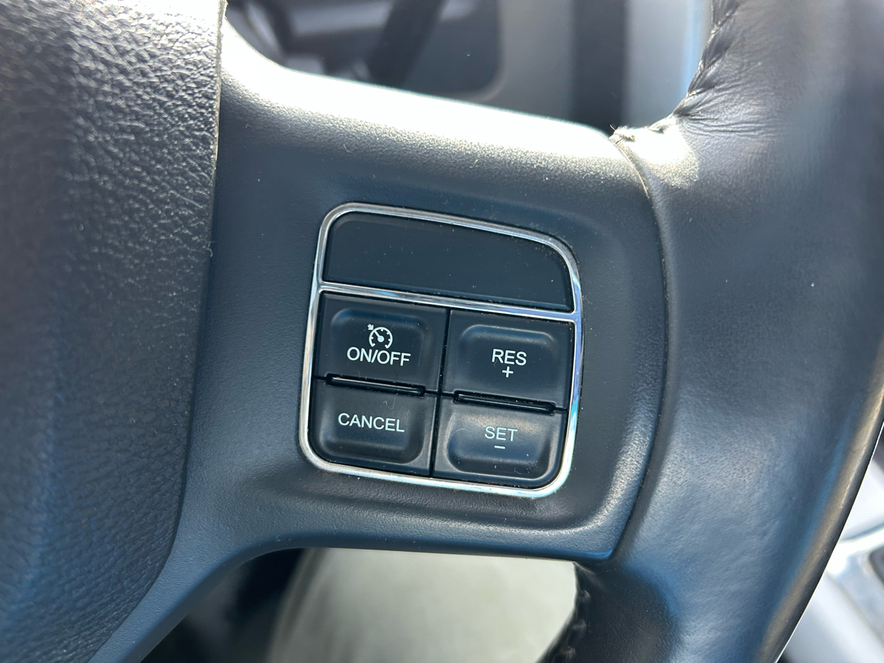 RAM 2500 SLT Crew Cab SWB 4WD 2012