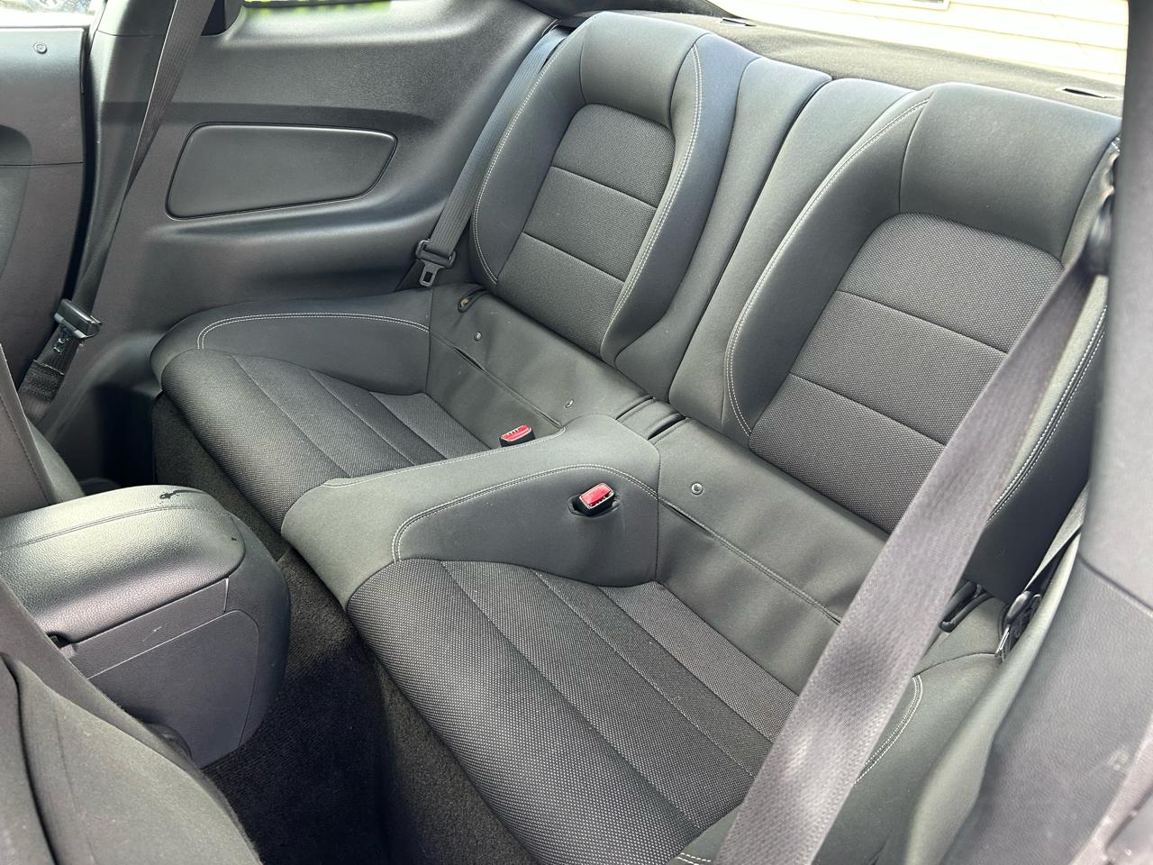 Ford Mustang V6 Coupe 2015