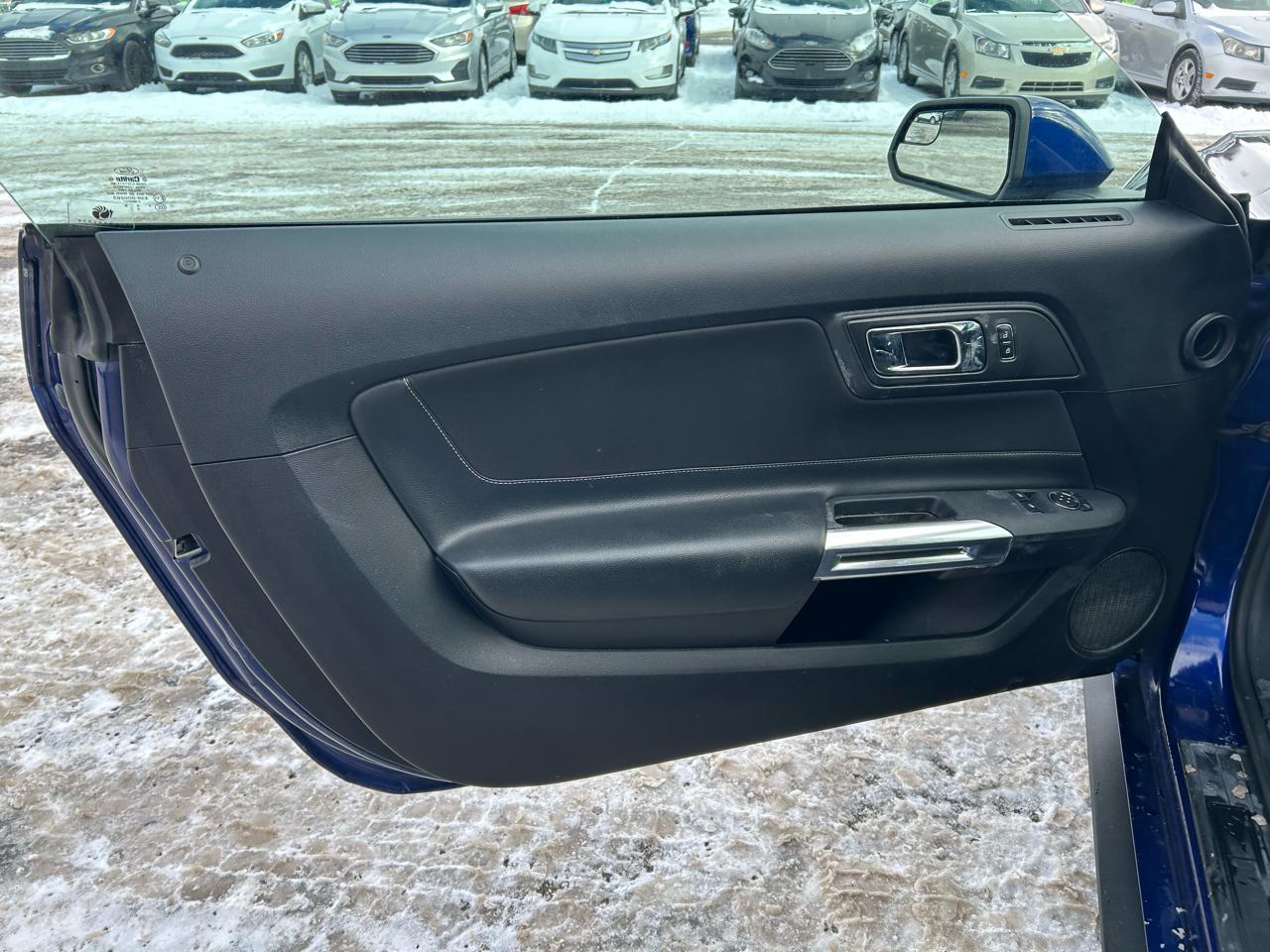 Ford Mustang V6 Coupe 2015