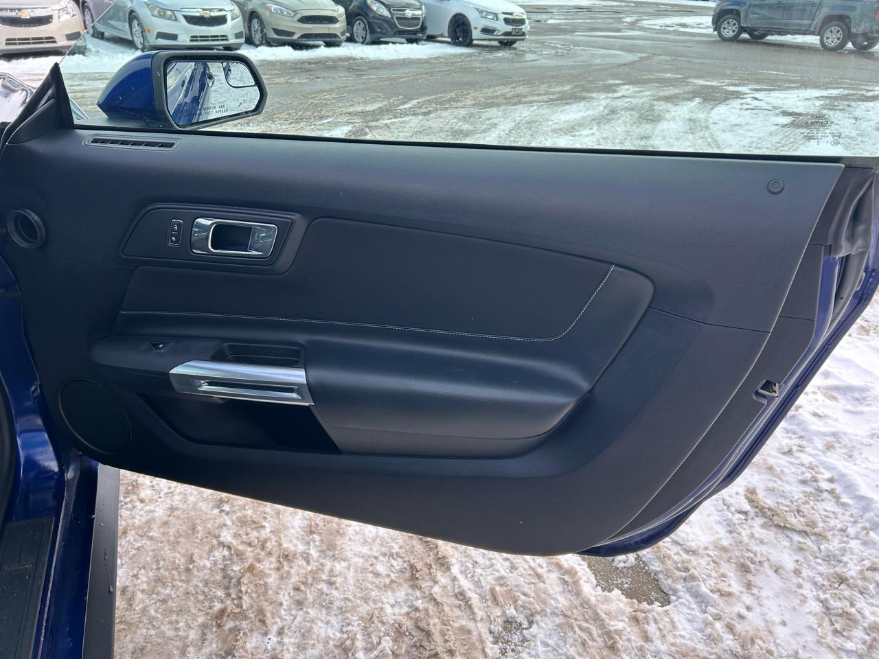 Ford Mustang V6 Coupe 2015